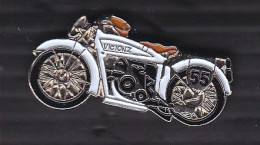 Pin's Moto Victoria 500 KR 3 Réf 5256 - Motorfietsen