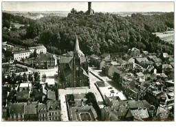 57.FORBACH.n°28.L'EGLISE.DANS LE FOND LA TOUR DU SCHLOSSBERG.CPSM.EN AVION AU DESSUS DE.... - Forbach