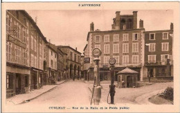 63.CUNLHAT.RUE DE LA HALLE ET LE POIDS PUBLIC.POMPE A ESSENCE. - Cunlhat