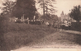 Nyoiseau * école Notre Dame D'orveau , La Procession De La Fête Dieu * Enfants Villageois - Autres & Non Classés