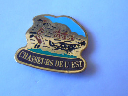 Pins CHASSEURS DE L EST A METZ 57 - Villes