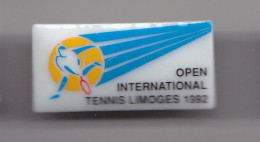 Pin's En Porcelaine Thosca Limoges Open International Tennis Limoges 1992 Réf 7366JL - Tennis