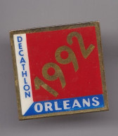 Pin's Sport  Decathlon Orléans 1992 Dpt 45 Réf 7024JL - Ciudades