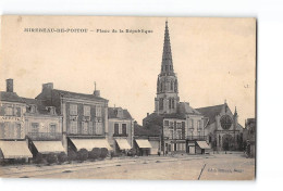 MIREBEAU DE POITOU - Place De La République - Très Bon état - Mirebeau