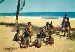 KENYA  Jeux Sur La Plage  1   (scan Recto-verso) KEVREN0637 - Kenya