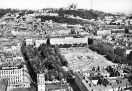 LYON Place Bellecour Et Colline De Fourvière  44 (scan Recto Verso)KEVREN0685 - Lyon 5