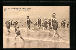 AK Menschen In Bademode Am Strand Von Blankenberghe  - Moda