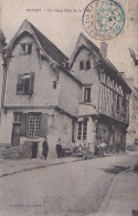 B5-89) NOYERS - UN VIEUX COIN DE LA VILLE - ( ANIMEE - HABITANTS ) - Noyers Sur Serein