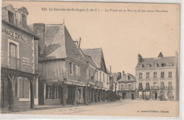 LA GUERCHE De BRETAGNE  La Place De La Mairie Et Les Vieux Porches - La Guerche-de-Bretagne