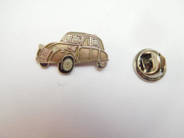 Superbe Pin's En EGF , Auto Citroën 2 CV , 2CH  , Signé Démons & Merveilles - Citroën