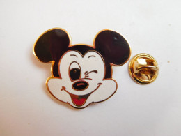 Superbe Pin's En EGF , Disney , Mickey , Doré - Disney