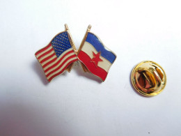 Superbe Pin's , Drapeaux , USA - Yougoslavie - Cities