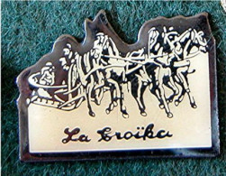 PIN'S ÉPOXY " LA TROIKA " _DP187 - Natale