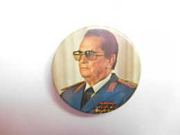 Beau Badge ( No Pin's ) , Personnage , Président Yougoslavie , Josip Broz - Steden