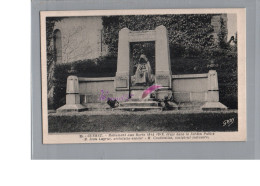 CPA - GUERET 23 - Le Monument Aux Morts Dans Le Jardin Public  - Guéret