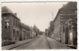 CPSM Photo Près De Solesmes Et Arras 59 Nord Saint Vaast En Cambrésis La Grande Rue Pub St Raphael éd Morelle Triquoit - Solesmes