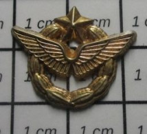 811i Pin's Pins / Beau Et Rare : AVIATION / BADGE DE PILOTE AILES ETOILE ET COURONNE DE LAURIERS - Vliegtuigen