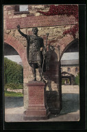 AK Kastell Saalburg, Standbild Des Kaisers Antoninus Pius Vor Der Porta Decumana  - Saalburg