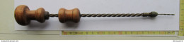Lade 34 -10-5-  Spiraal Pomp Boor - Vieille Perceuse - Antike Werkzeuge