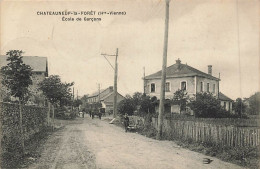 TOP - 87 - HAUTE VIENNE - CHATEAUNEUF LA FORÊT - école Des Garçons - Tramway Devant L'école - RARE - FR87-37 - Chateauneuf La Foret