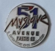 Pin's  Boisson, MUSIQUE  AVENUE  PASTIS  51, à  Consommer  Avec  Modération - Music