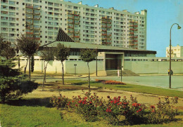 Nantes * Quartier Dervallières ( St Herblain ? ) * Cité Et église St Laurent - Nantes