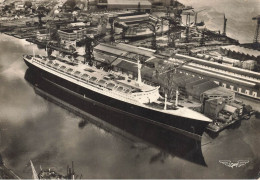 St Nazaire * Paquebot FRANCE , Vue Aérienne * Bateau Commerce France Chantiers - Saint Nazaire