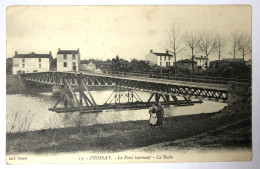 CPA 44 FROSSAY Le Pont Tournant - La Roche - 2 Femmes Attelage Sur Le Pont - Frossay