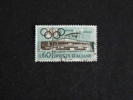 ITALIE ITALIA YT 817 OBLITERE - JEUX OLYMPIQUES DE ROME / PALAIS DU SPORT - 1946-60: Used