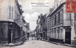 77 - Seine Et Marne - BRAY Sur SEINE - La Grande Rue - Vue Prise De La Place Des Ecoles - Bray Sur Seine