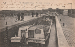 Péniche à  Le Guétin  (18 - Cher) Le  Pont Canal - Embarcaciones