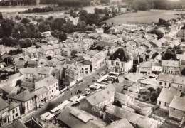 51 - SERMAIZES LES BAINS _S27728_ Place De L'Hôtel De Ville Et Vue Générale Un Jour De Marché - COMBIER - CPSM 15x10 Cm - Sermaize-les-Bains