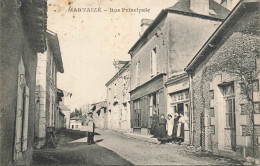 Martaizé * La Rue Principale Du Village * Villageois - Autres & Non Classés