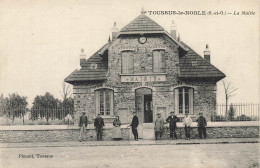 Toussus Le Noble * Rue Et Façade De La Mairie * Villageois - Toussus Le Noble