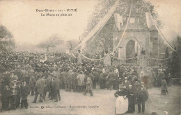 Pitié * La Messe En Plein Air * Jour De Fête Religieuse - Andere & Zonder Classificatie