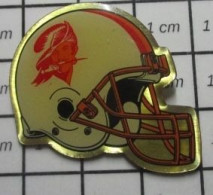 2822 Pin's Pins / Beau Et Rare / SPORTS / CASQUE DE FOOTBALL AMERICAIN EQUIPE PIRATES ? Grand Pin's - Football