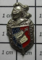 313E Pin's Pins / Beau Et Rare / MILITARIA / Métal Acier PUCELLE GENDARMERIE  PARCHEMIN Par BALLARD - Militares