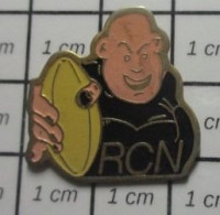 316A Pin's Pins / Beau Et Rare : SPORTS / CLUB RUGBY RCN CHAUVE HABILLE EN NOIR BALLON OVALE - Rugby