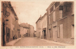 Mauzé Sur Le Mignon * Hôtel Et Rue Principale * Villageois Enfants - Mauze Sur Le Mignon