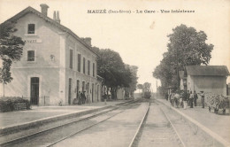 Mauzé * Vue Intérieure De La Gare * Ligne Chemin De Fer * Arrivée Du Train - Mauze Sur Le Mignon