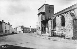 Coulon * Rue Et Place De L'église * Hôtel Central - Andere & Zonder Classificatie