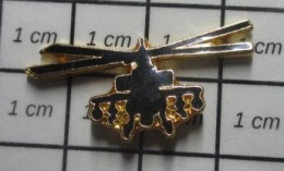 710g Pin's Pins / Beau Et Rare / AVIATION / HELICOPTERE DE COMBAT NOIR - Luftfahrt