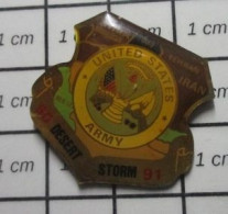 713A Pin's Pins / Beau Et Rare / MILITARIA / US ARMY BLASON ARMOIRIES DESERT STORM - Militair & Leger