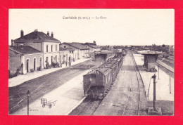 F-28-Courtalain-08A115  La Gare, Vue Sur Les Voies, Le Train, Cpa  - Courtalain