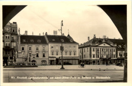 Wr. Neustadt, Laubendurchblick Am Adolf-Hitler-Platz M. Rathaus U. Marie - Wiener Neustadt