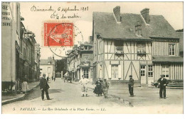 76.PAVILLY.n°17536.LA RUE DELALANDE ET LA PLACE VARIN - Pavilly