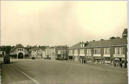 78.POIX.LA PLACE DE LA REPUBLIQUE.CPSM - Poix-de-Picardie