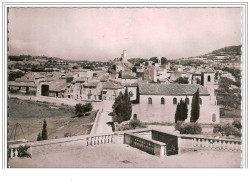 84.LOURMARIN.CHATEAU DE LOURMARIN.LE VILLAGE VU DES TERRASSES DU CHATEAU.CPSM. - Lourmarin