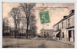 86.SAINT-GERVAIS-LES-TROI S-CLOCHERS.LA PLACE. - Saint Gervais Les Trois Clochers