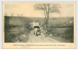 86.LUSIGNAN.LE CHEMIN DU PARC ET LE VIADUC DU CHEMIN DE FER DIT DES """"TREIZE ARCHES"""".PLIE - Lusignan